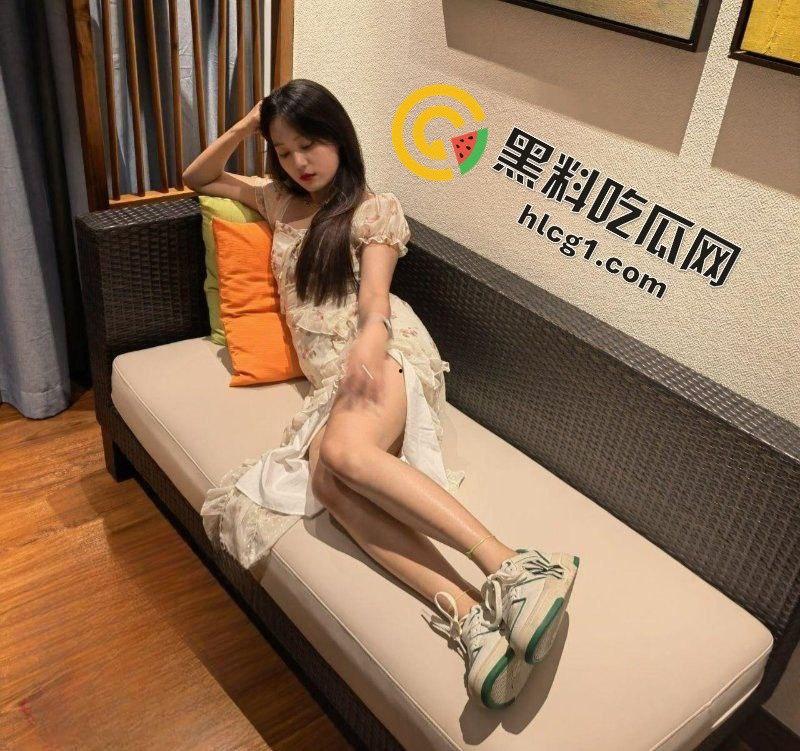 广州美术学院艺术生『李忻悦』艺术生太会玩了 SM捆绑 摇头口交 土豪包养性爱视频流出-4