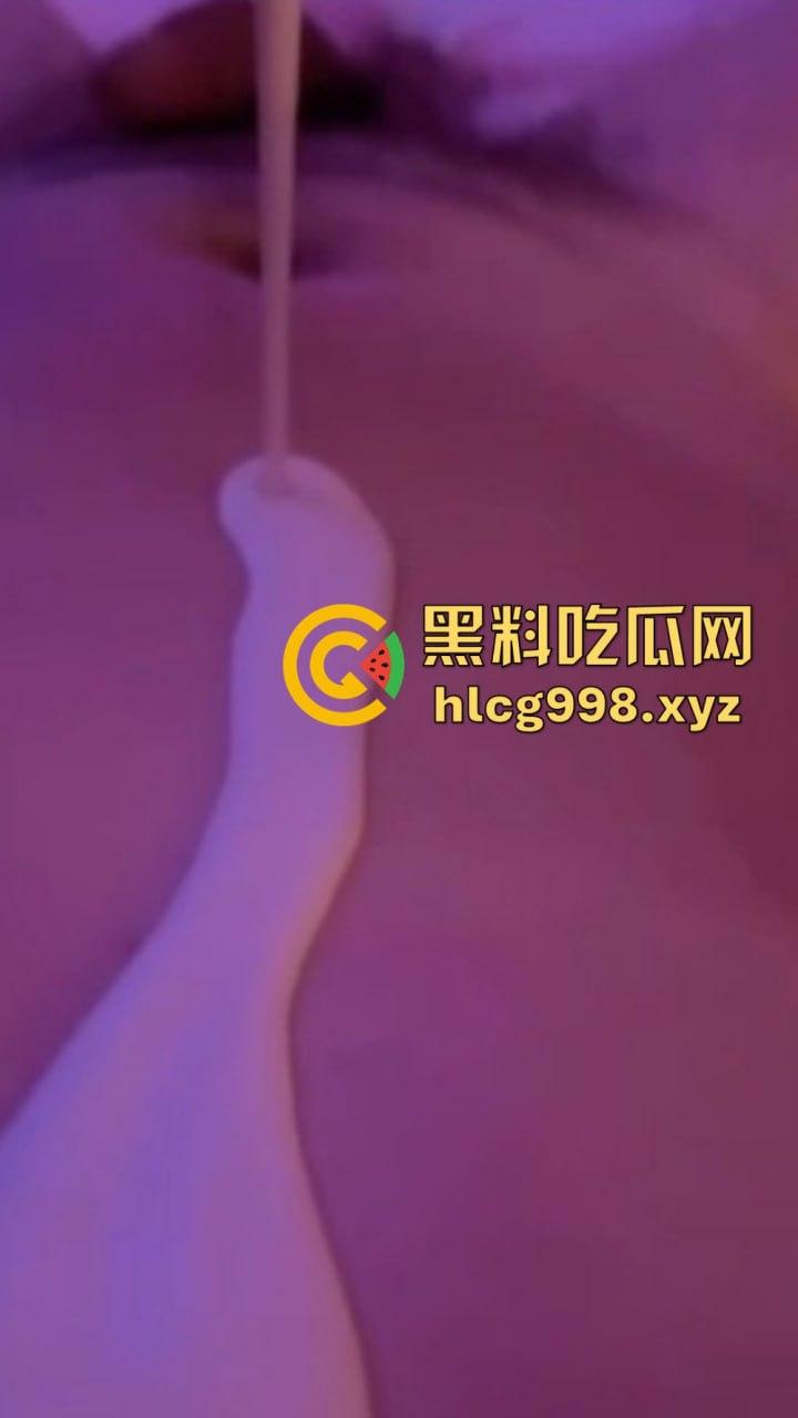 广州富豪哥双飞姐妹花,莞式服务一应俱全!酸奶淋身一顿舔,两个字舒服!-5