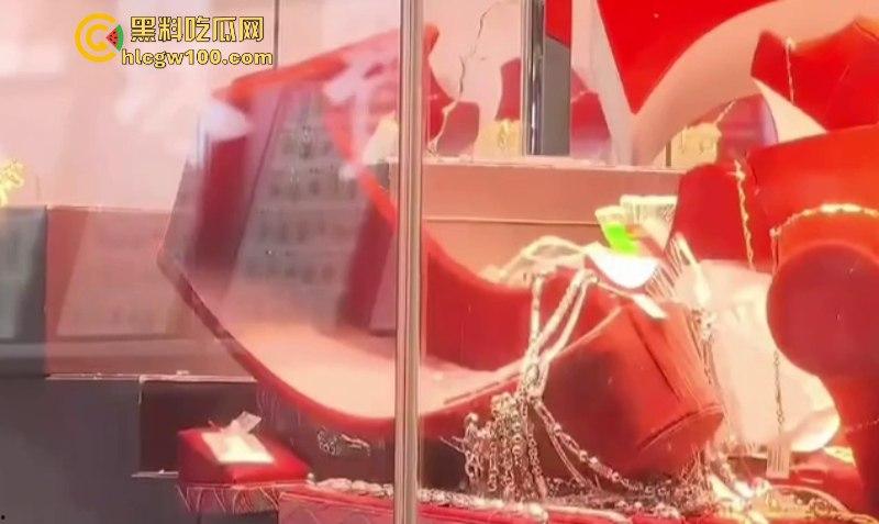 开宝马抢金铺?香港上水南丰珠宝 遭4名外籍蒙面歹徒洗劫 现场视频实拍曝光!-5