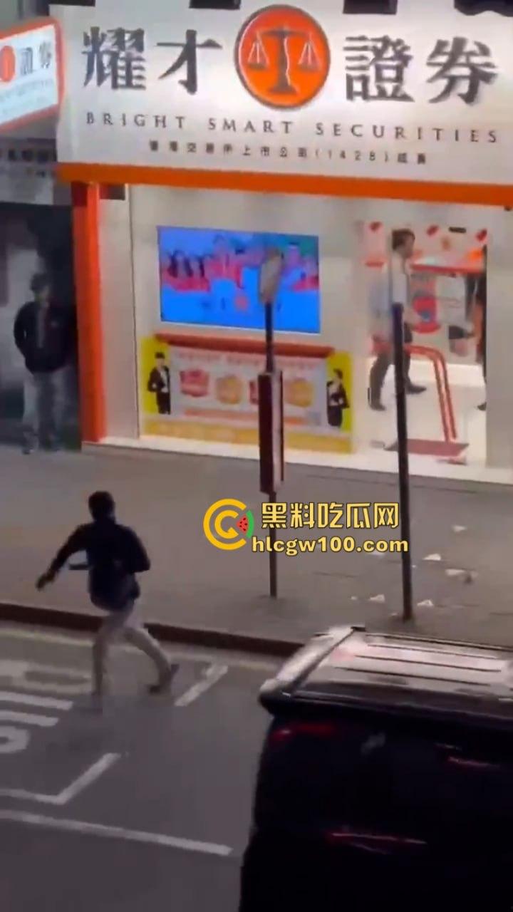 开宝马抢金铺?香港上水南丰珠宝 遭4名外籍蒙面歹徒洗劫 现场视频实拍曝光!-6