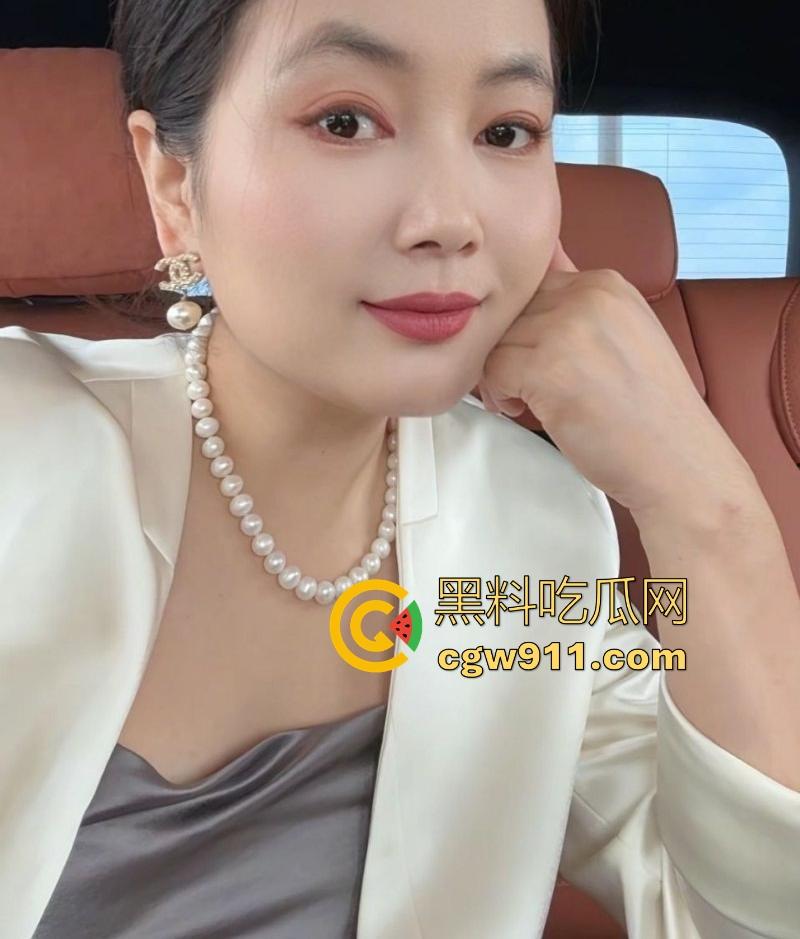 40岁上市公司高管微胖熟女约炮榨精,风韵犹存少妇包养小白脸,被各种姿势爆操,高潮不断浪叫连连!-1