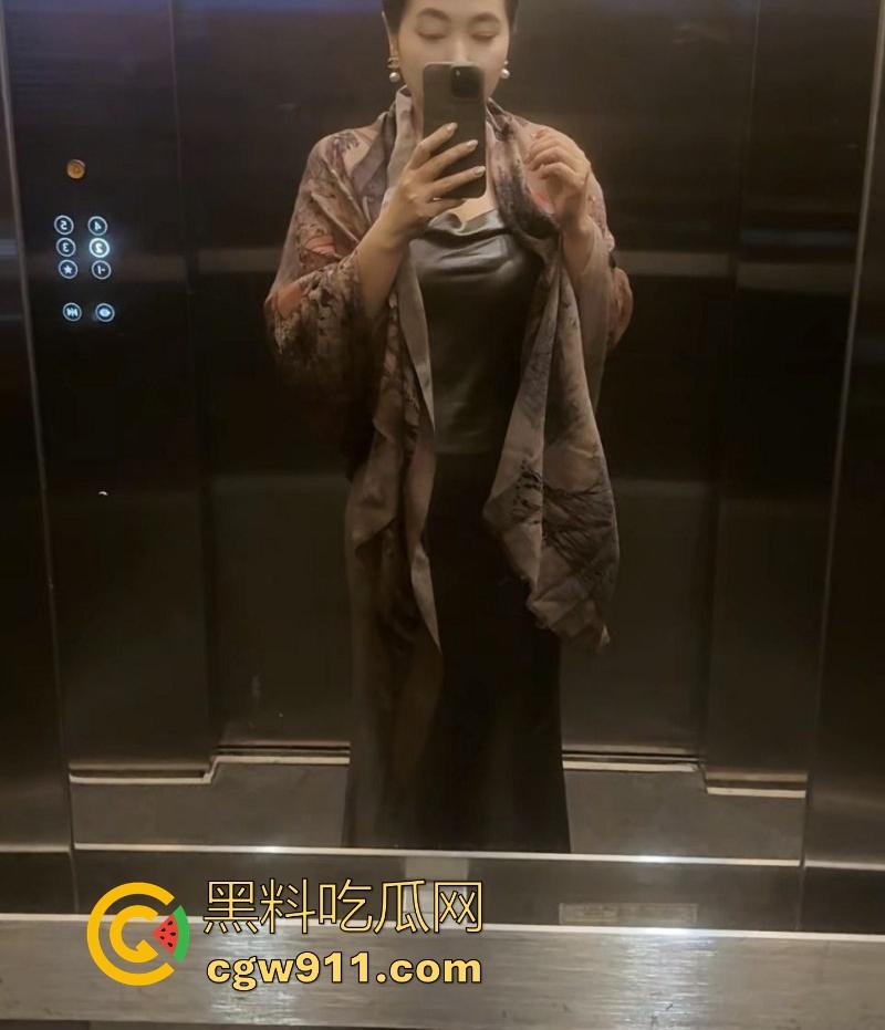 40岁上市公司高管微胖熟女约炮榨精,风韵犹存少妇包养小白脸,被各种姿势爆操,高潮不断浪叫连连!-5