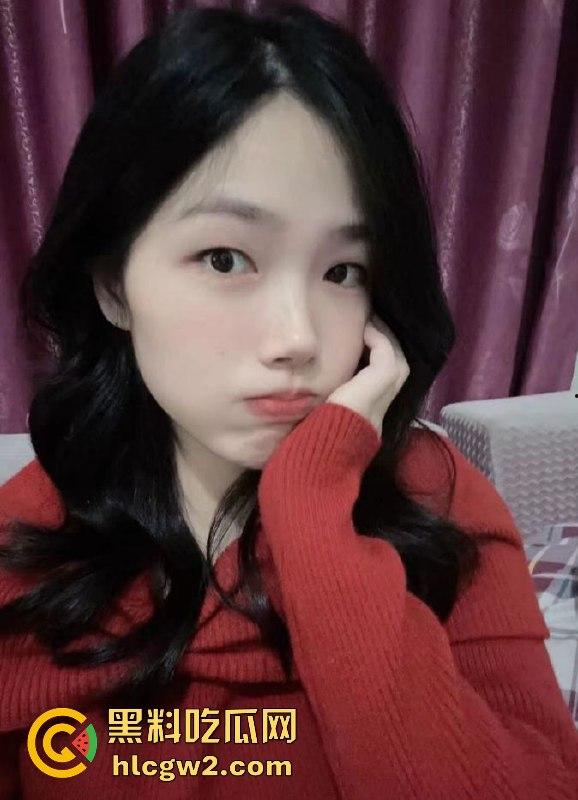 天津『尤倩雯』户外大尺度露出 被金主爸爸调教成骚浪贱货，后入爆干呻吟不断，露出游戏玩到极致！-2