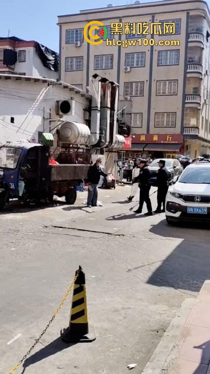 大爷不语只想砍人 汕尾市海丰县单身老头当街挥刀泄愤吓坏路人 疑似故意混牢饭?-7