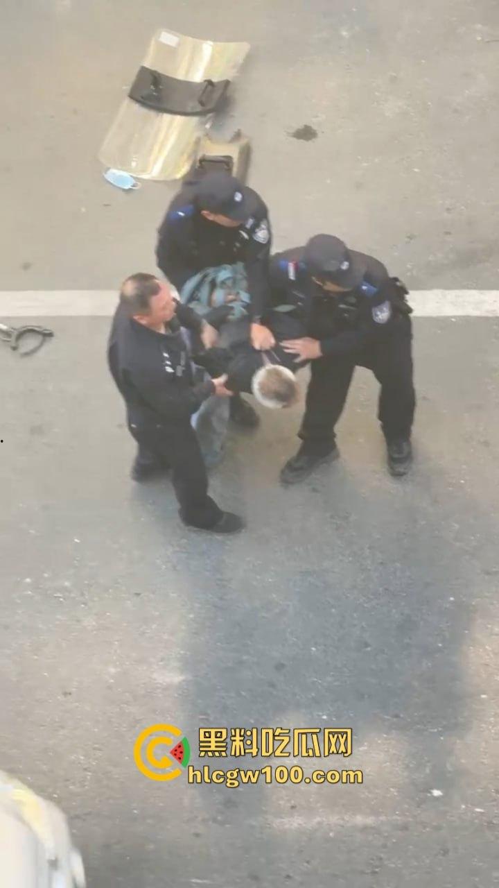 大爷不语只想砍人 汕尾市海丰县单身老头当街挥刀泄愤吓坏路人 疑似故意混牢饭?-9
