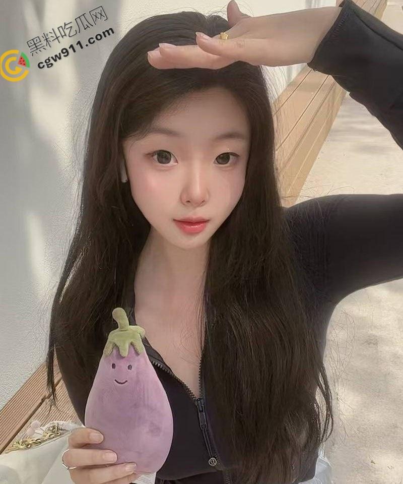 南京大学极品馒头穴JK妹【胡芸泮】泄密：花臂哥3000一夜，操到她高潮连连，淫叫不断，勾魂骨髓-1