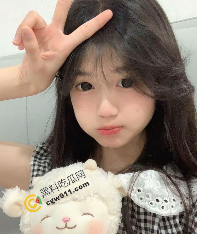 南京大学极品馒头穴JK妹【胡芸泮】泄密：花臂哥3000一夜，操到她高潮连连，淫叫不断，勾魂骨髓-4