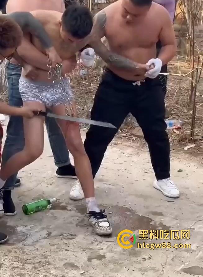 辽宁营口大石桥对棚艺人梦魇,吃瓜见证铁丝穿嘴竹筒之舞,诡异美感看着就疼!-2