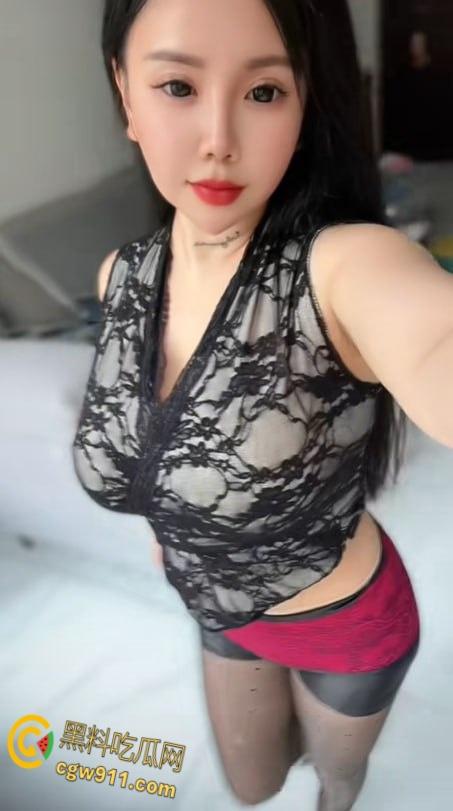 抖音巨乳网红【肉咪】，榜一金主定制视频，人妻感少妇劲爆骚舞，爆乳抠逼自慰反差至极 !-3