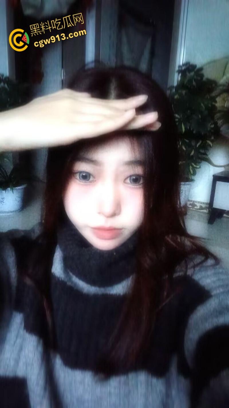 山西清纯女大学生【马莹冰】,为了买新款苹果手机,甘愿在网上裸贷,逾期被曝光自慰裸照 !-1