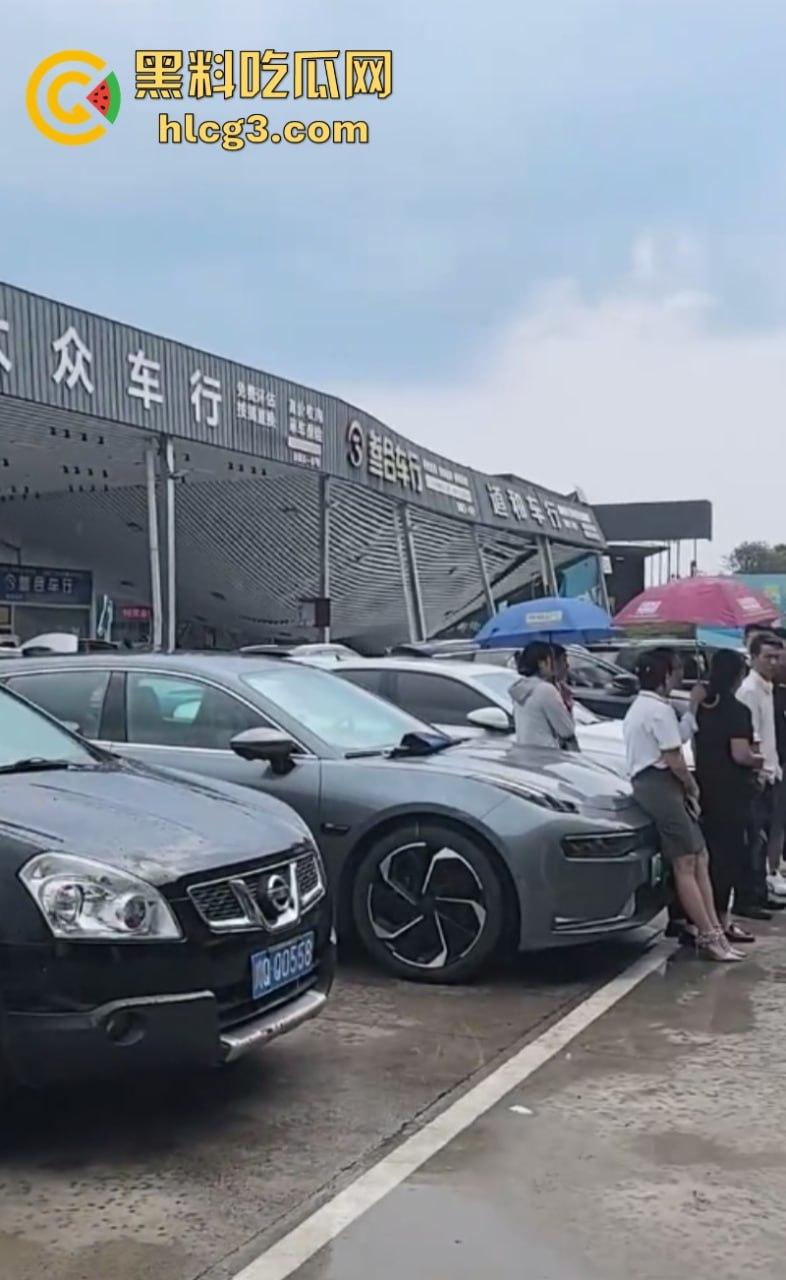 一觉醒来 天都塌了！宜宾市上江北二手车市场垮塌！精品车成了事故车！-3