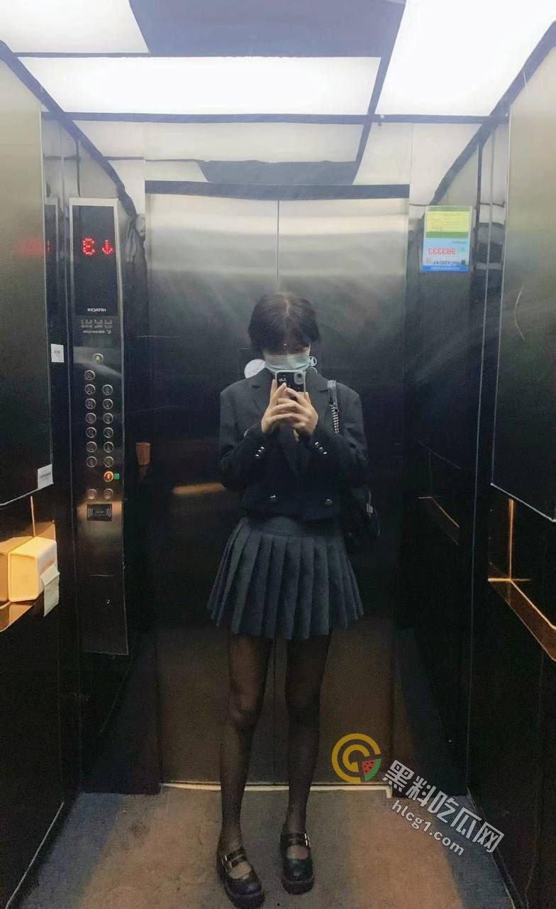 瓜友投稿:探探约炮“渔网女神”,黑丝之夜,浴室邂逅竟然一发不可收拾!-1