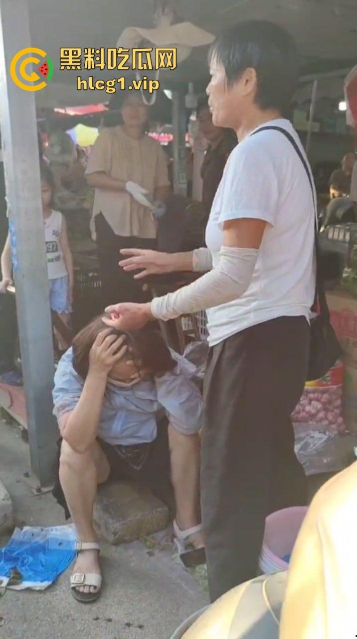 女子为在商贩摊上多吃几颗阳光玫瑰 竟拿剪刀捅人!-5