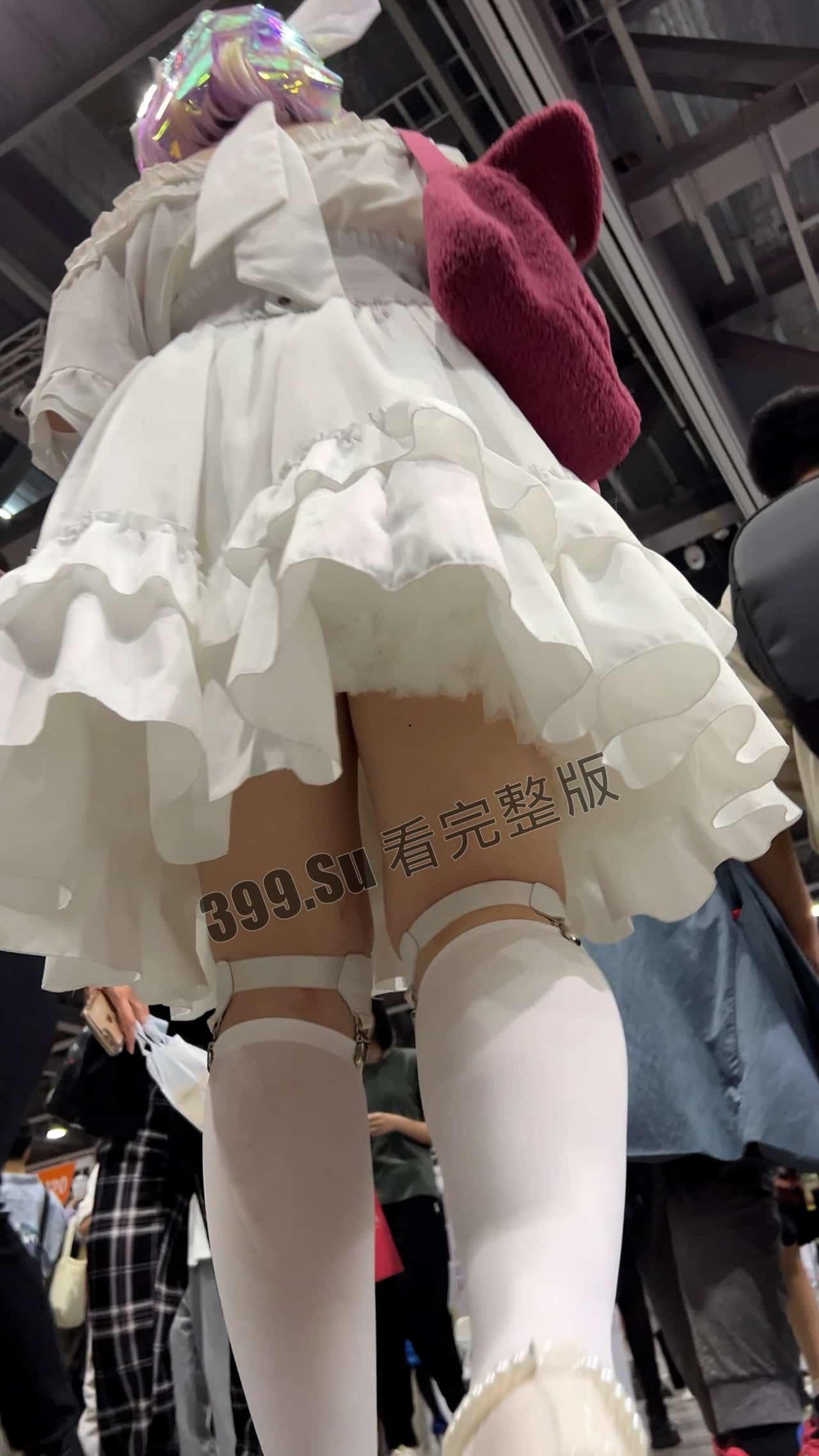 #偷拍 #抄底 无孔不入 当今色友真的是艺高人胆大-2