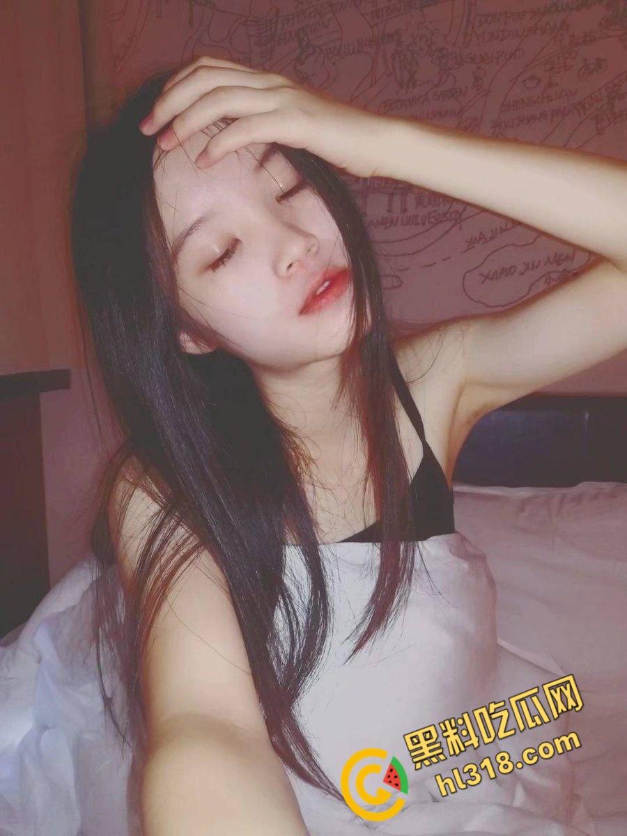 四川清纯眼镜护士【黄依琳】,黑丝眼镜母狗床上淫水横流,主动女上骑乘害羞挡脸,娇喘对话反差至极 !-3