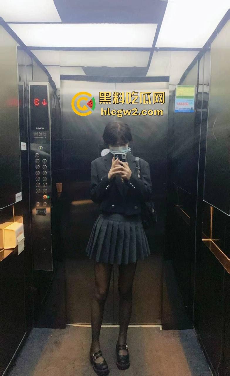 瓜友投稿表弟介绍的大三骚妹妹【李雪菲】放假期间赚生活费 2K包夜物有所值 真他妈顶!-1