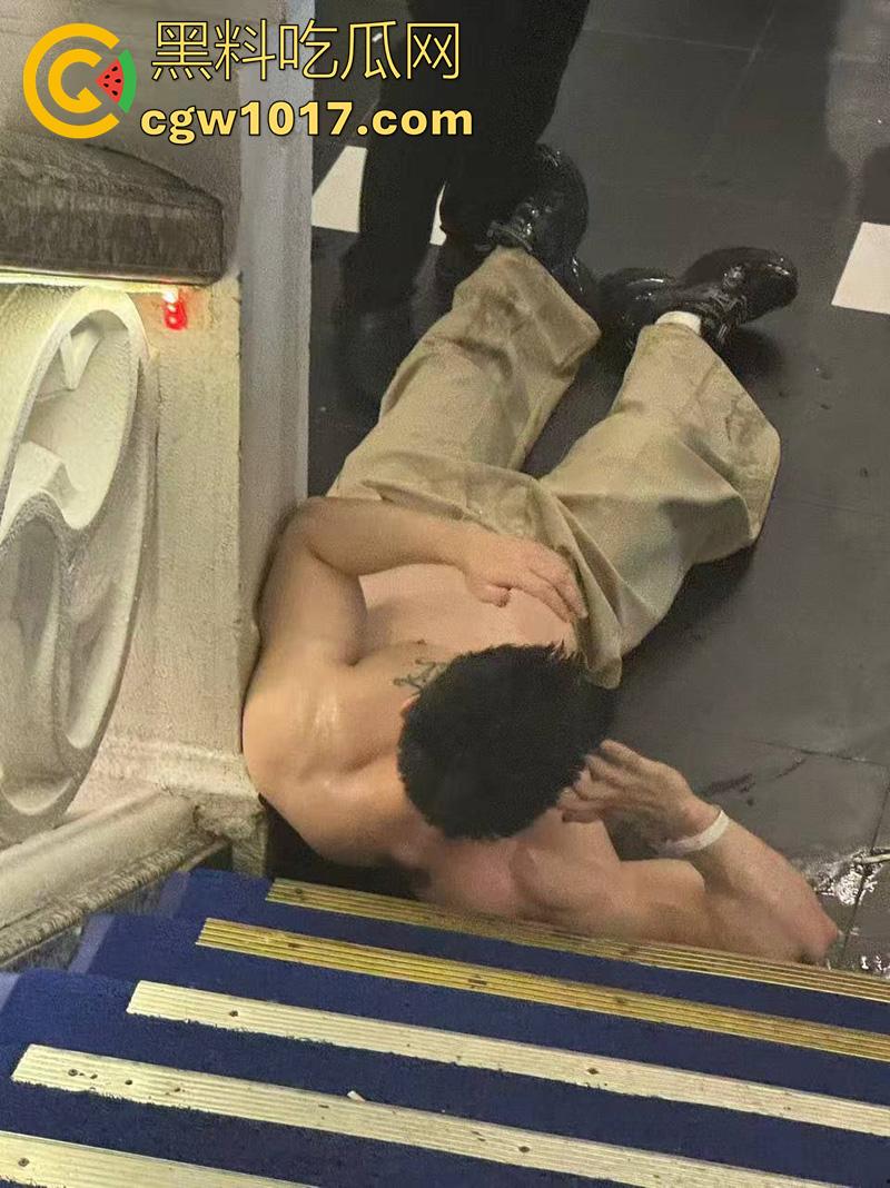 肌肉男【埃里克斯】酒精中毒,当场晕厥摔伤,竟被人拍下造谣,事实已经澄清,酒吧出面解释谣言!-6