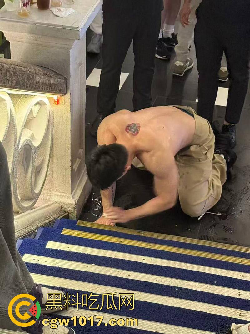 肌肉男【埃里克斯】酒精中毒,当场晕厥摔伤,竟被人拍下造谣,事实已经澄清,酒吧出面解释谣言!-8