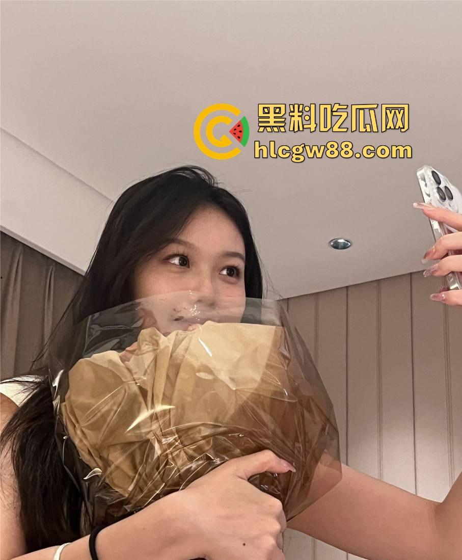 民航学院【吴婷】约炮视频流出,口活骚得离谱,满脸淫欲吞精不止,浪到像中了春药!-2