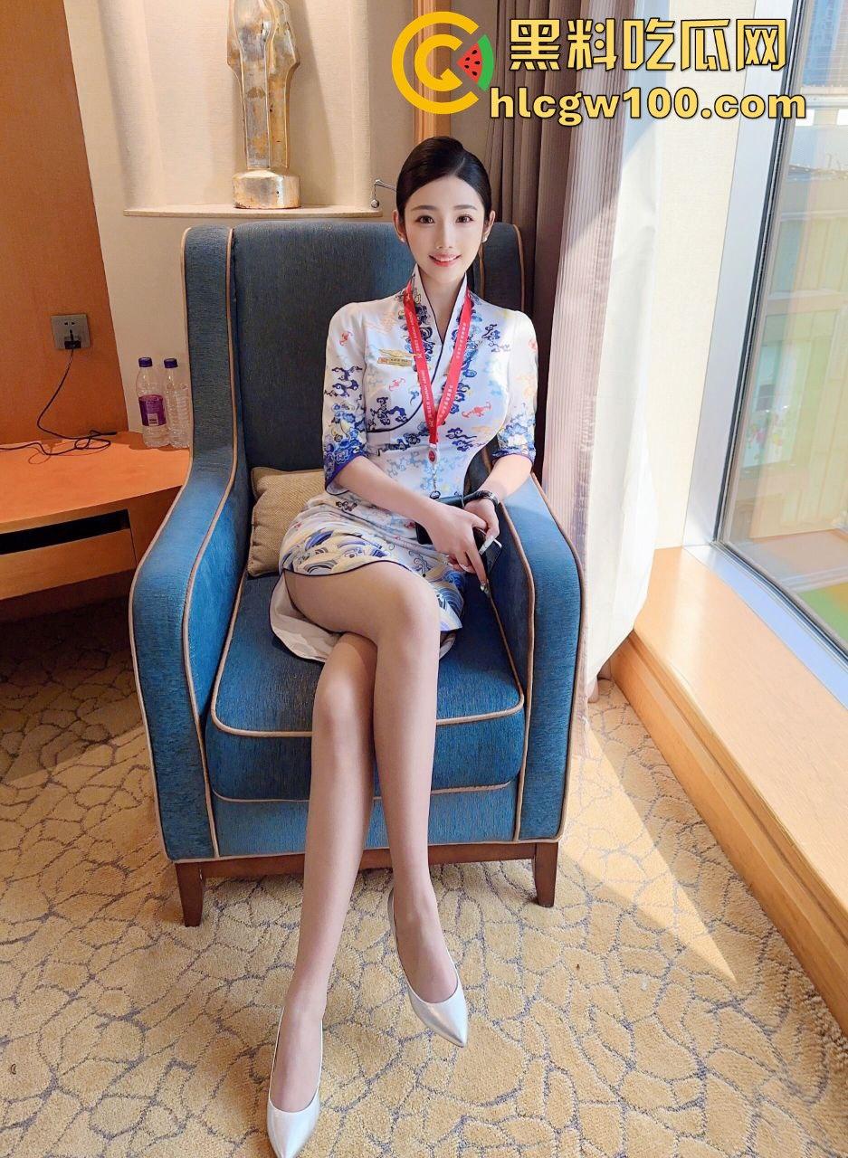 上海恋足癖老哥包养空姐只为玩脚,骚气空姐美脚喂蛋糕,老哥不日逼只玩脚,难言之瘾让人看傻!-7