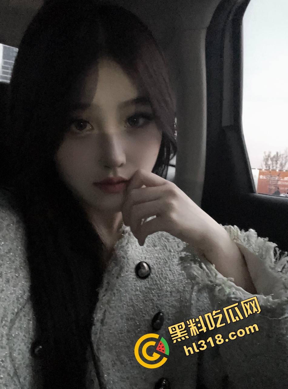 白裙小羊变吞精母狗,超市收银员『王雪儿』试衣间跪舔,精液从小嘴流一脸,跪地舔完还腼腆说好喝!-3