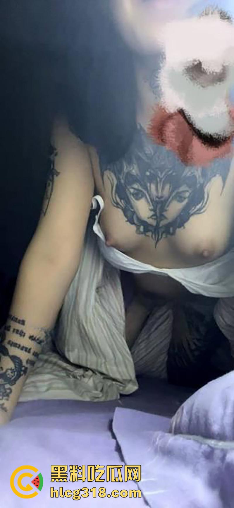 抖音符文战士【lee李李】,大奶纹身店老板娘,性感身材私下骚没边,性爱自拍视频流出!-4