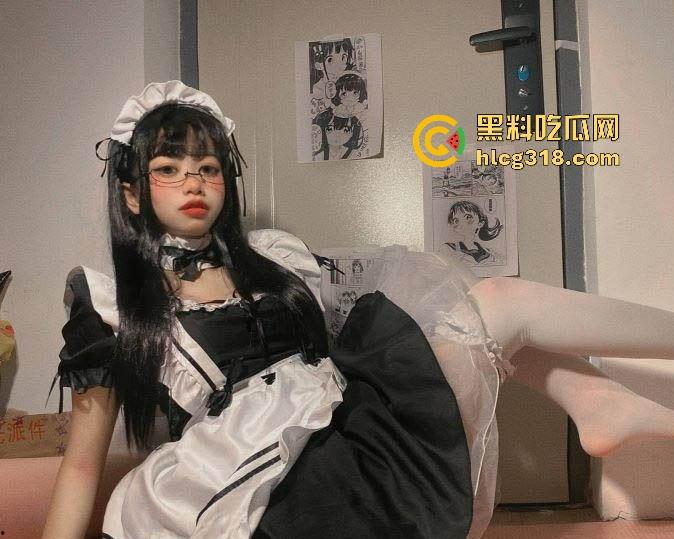 常州反差骚货【佟晓雪】包养调教视频曝光,女仆装摆姿势露逼,道具玩穴,骑乘插菊花骚气十足!-2