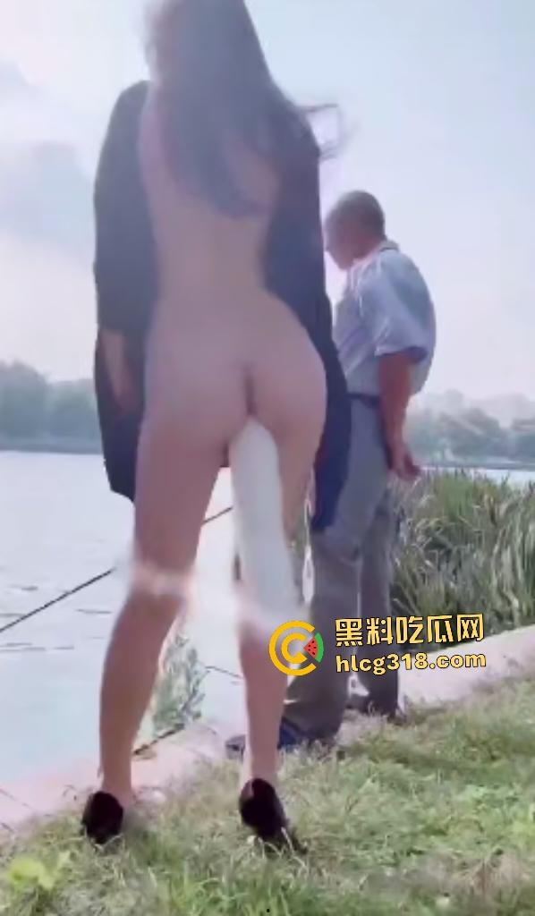 骚货穿着高跟鞋屁股夹着狐狸尾巴来勾引大爷,谁知钓鱼大爷似“圣僧”看都不带看的!-8