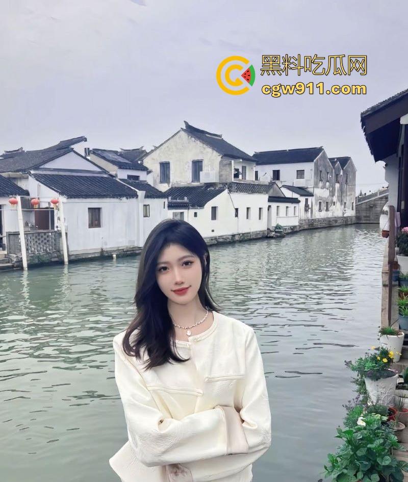 浙江师范大学金融系才女【卢紫琪】高颜值尤物化身魅惑尤物,穿情趣内衣酒店勾魂,猛操打桩甜美呻吟高潮连连!-5