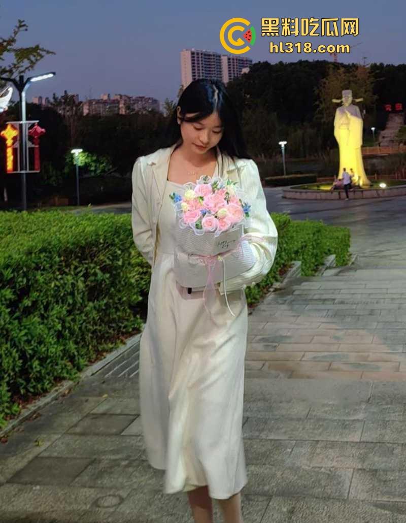 长春师范学院美术老师【秦诗诗】悬空抱起大力猛操,主动上位骑乘榨精,反差本性完美暴露!-2