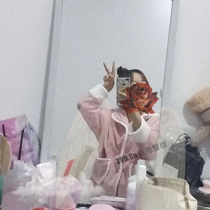 武汉传媒学院反差婊 黄美燕 背着男友偷情学长被曝光 黑丝肥鲍床上骚的一批!-3