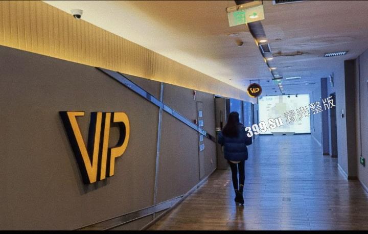 武汉传媒学院反差婊 黄美燕 背着男友偷情学长被曝光 黑丝肥鲍床上骚的一批!-4