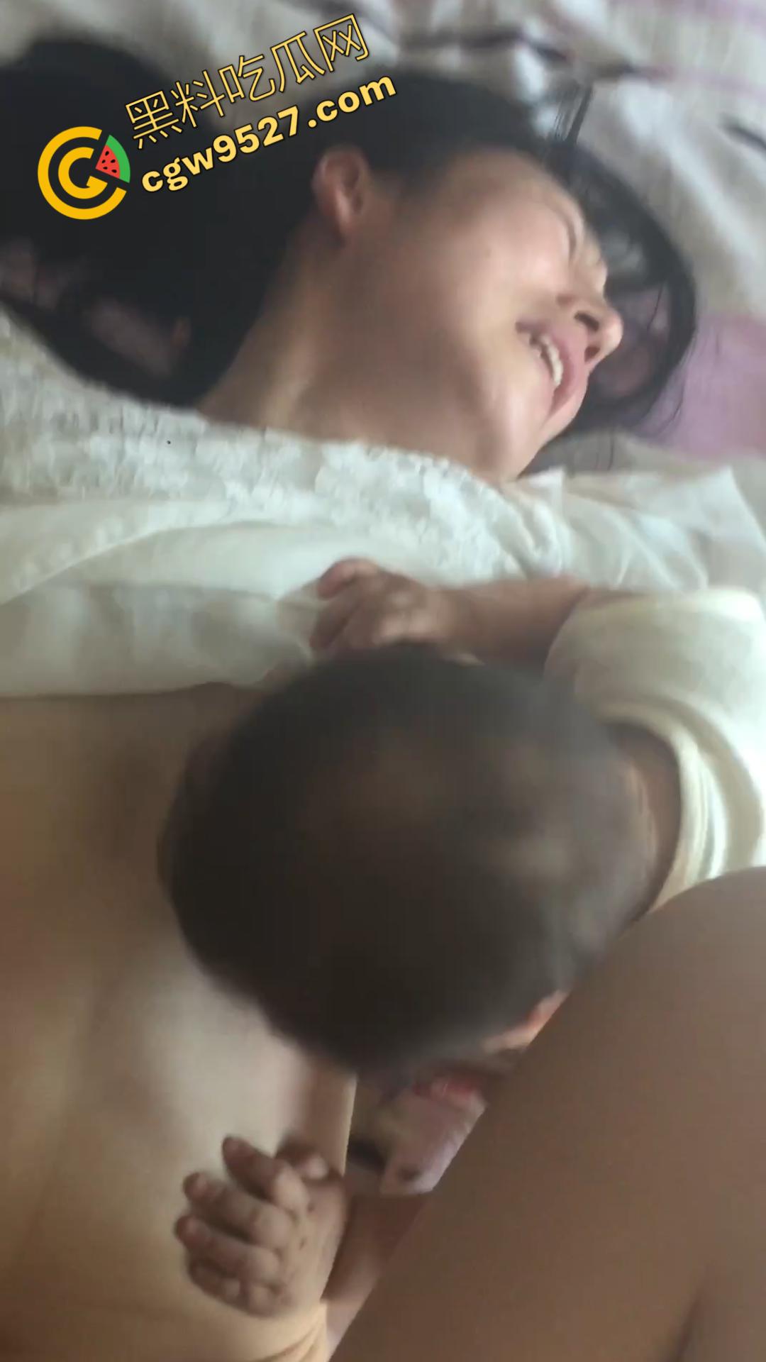 湖南人妻【王春艳】性瘾超强,刚出月子就偷情约炮,孩子一边吃奶,骚穴一边被操,真是淫荡至极-7