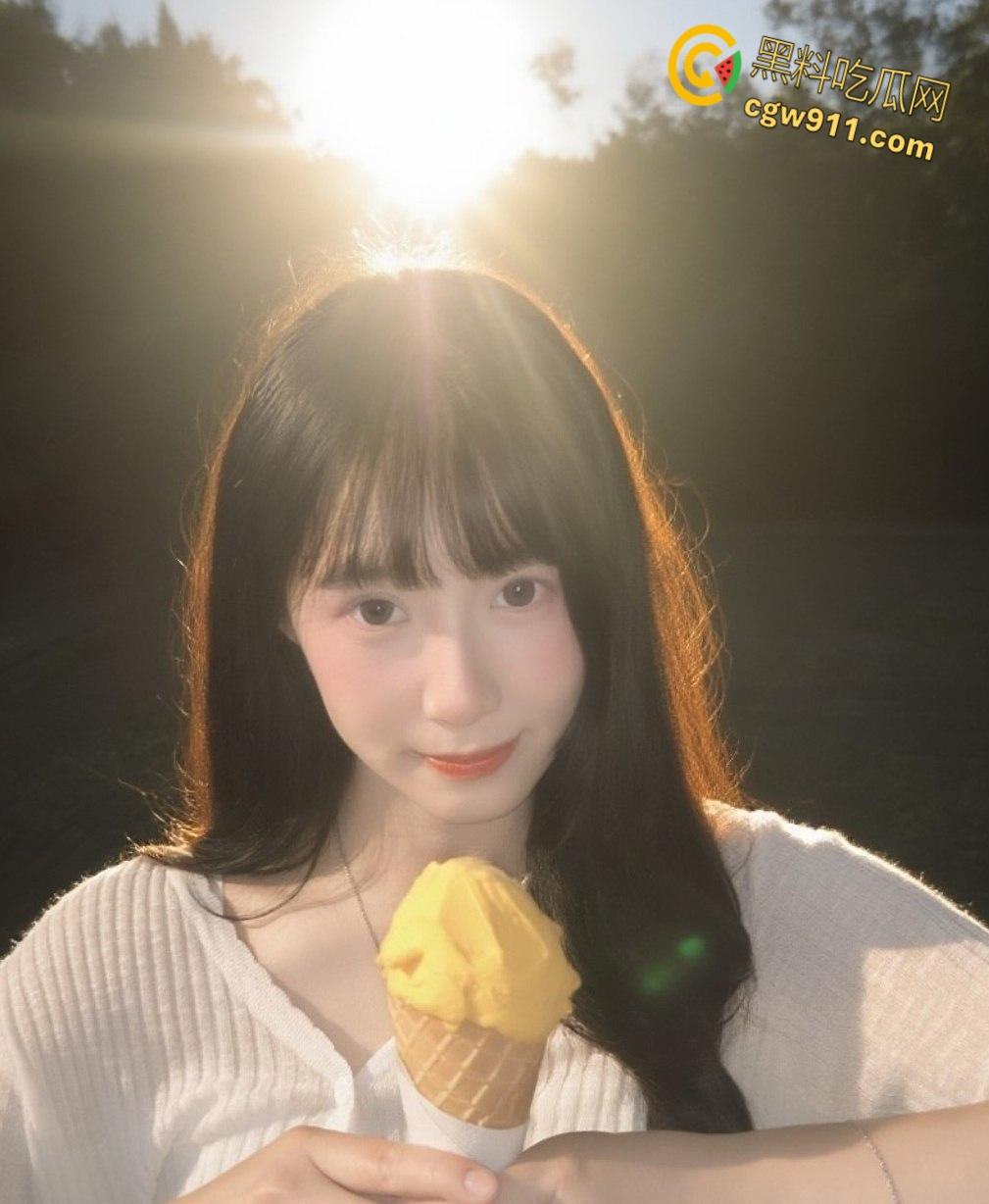 IG美妆博主【Catalina】,清纯嫩妹露脸自慰,白虎嫩穴被男友爆菊肛交,后入打桩淫水四溅 !-5