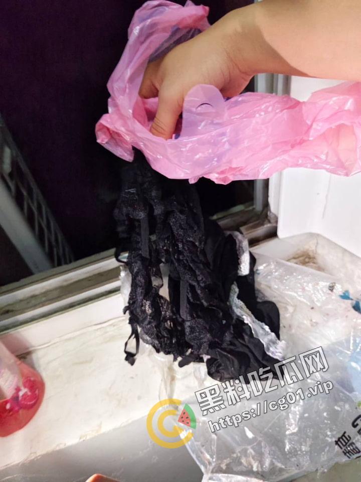 原女大学生宿舍改成男寝 遗留下海量电动玩具 到底是宿舍还是鸡窝?-8