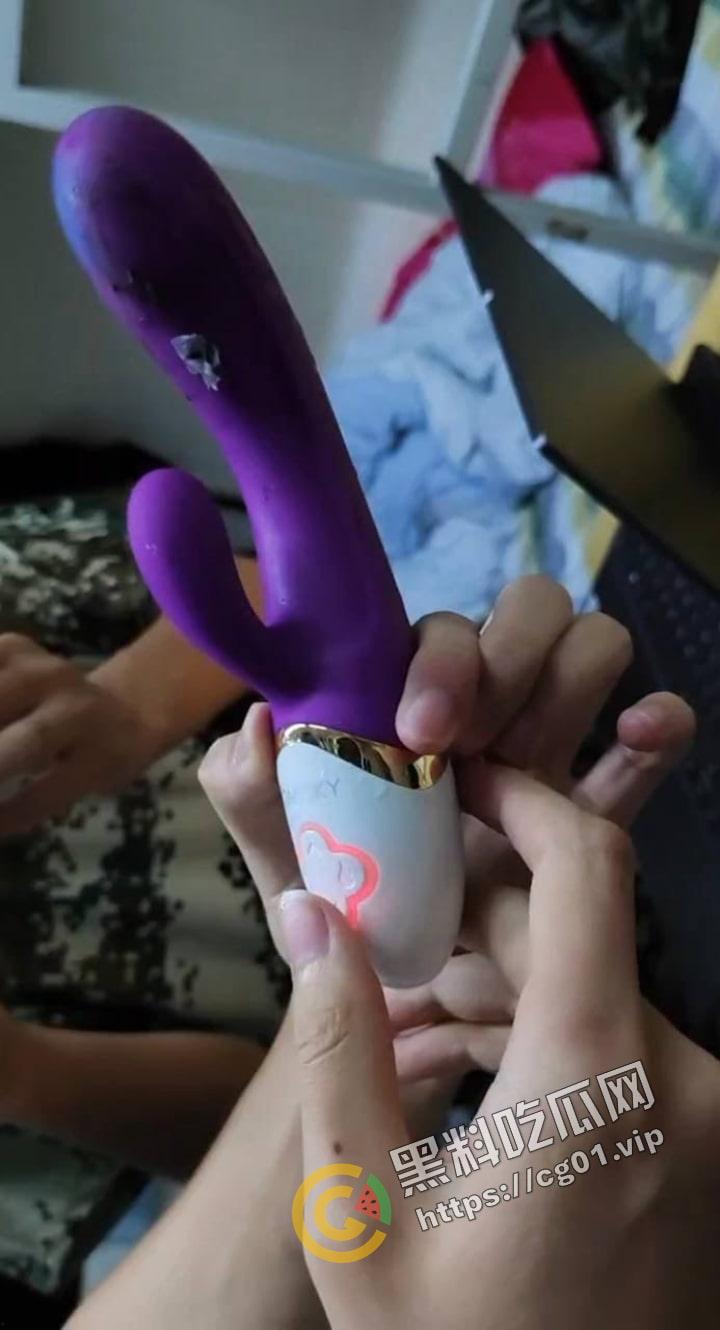 原女大学生宿舍改成男寝 遗留下海量电动玩具 到底是宿舍还是鸡窝?-11