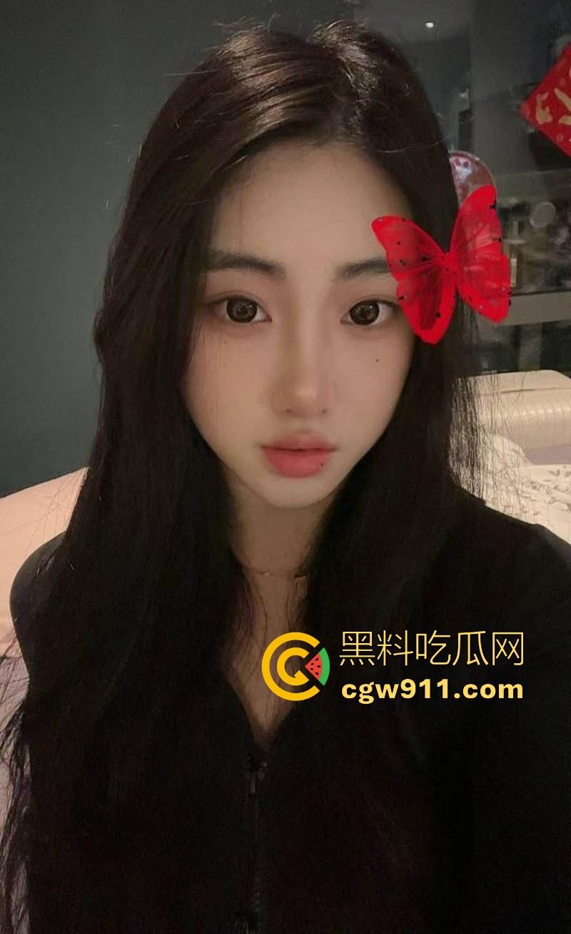 高颜值极品情侣性爱视频泄密,骚母狗钟情口爆吞精,翘臀高撅求操,粉嫩小穴被老公粗棒猛捅!-1