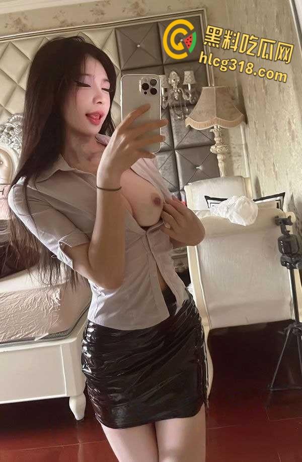 推特高颜值极品身材!大奶情趣诱惑后入口交,淫荡叫声好听,贱母狗一条被关在笼子里操!-1