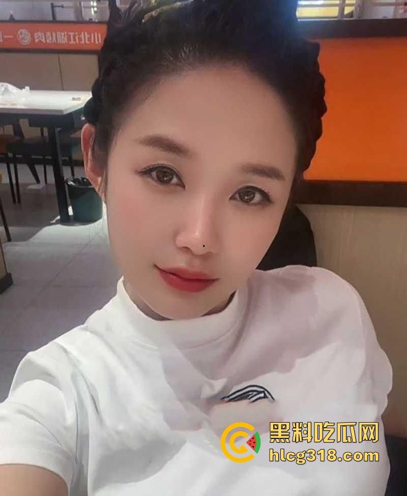 长春骚浪人妻【林文文】婚内出轨约炮视频曝光,韵味熟妇无套后入,淫穴白浆四溢,反差骚劲十足!-3