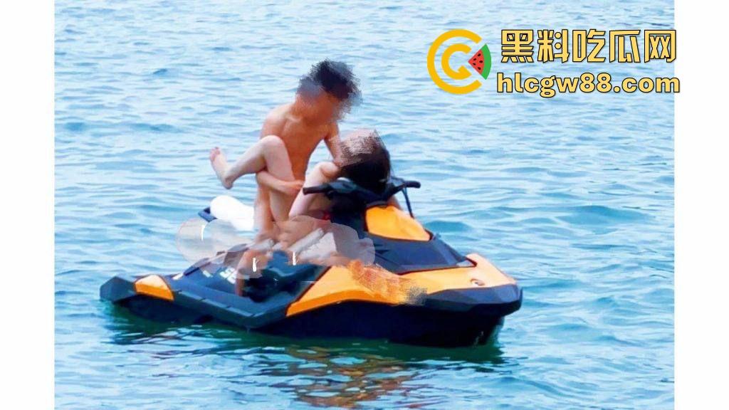 海南三亚海上摩托大野战，巨乳游艇宝贝上演真实戏码，又是羡慕大哥的一天！-4