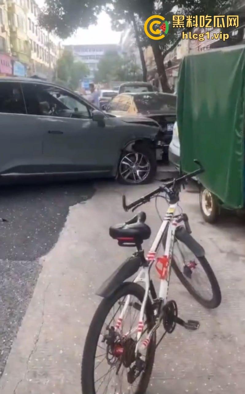 芜湖起飞失败! 浙江温州龙港市蔚来车祸 现场一片狼藉!-1