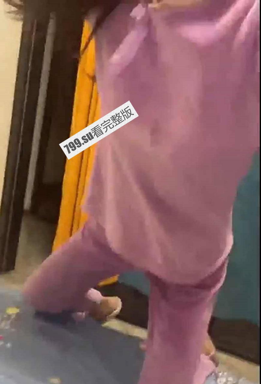 海角热播作品 哥哥替妹妹破处 鲜血染红嫩鲍被妈妈发现-10