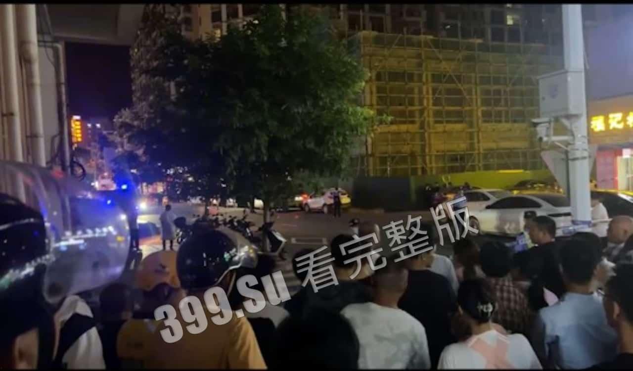 5月16日晚,广西梧州发生一起人质劫持事件,造成2死2伤,警方封锁了周边道路, 具体详情还有待调查-5