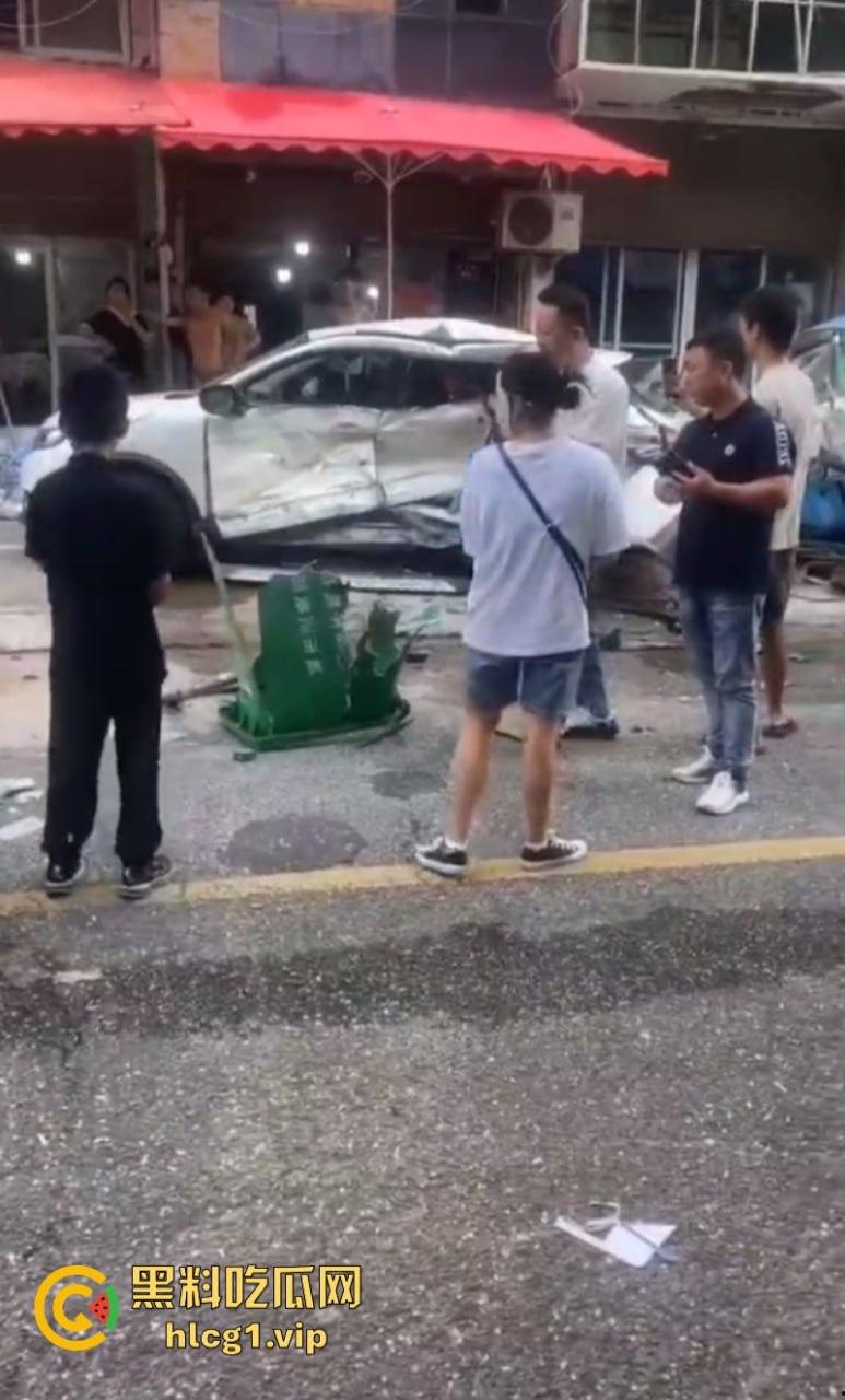 芜湖起飞失败! 浙江温州龙港市蔚来车祸 现场一片狼藉!-7