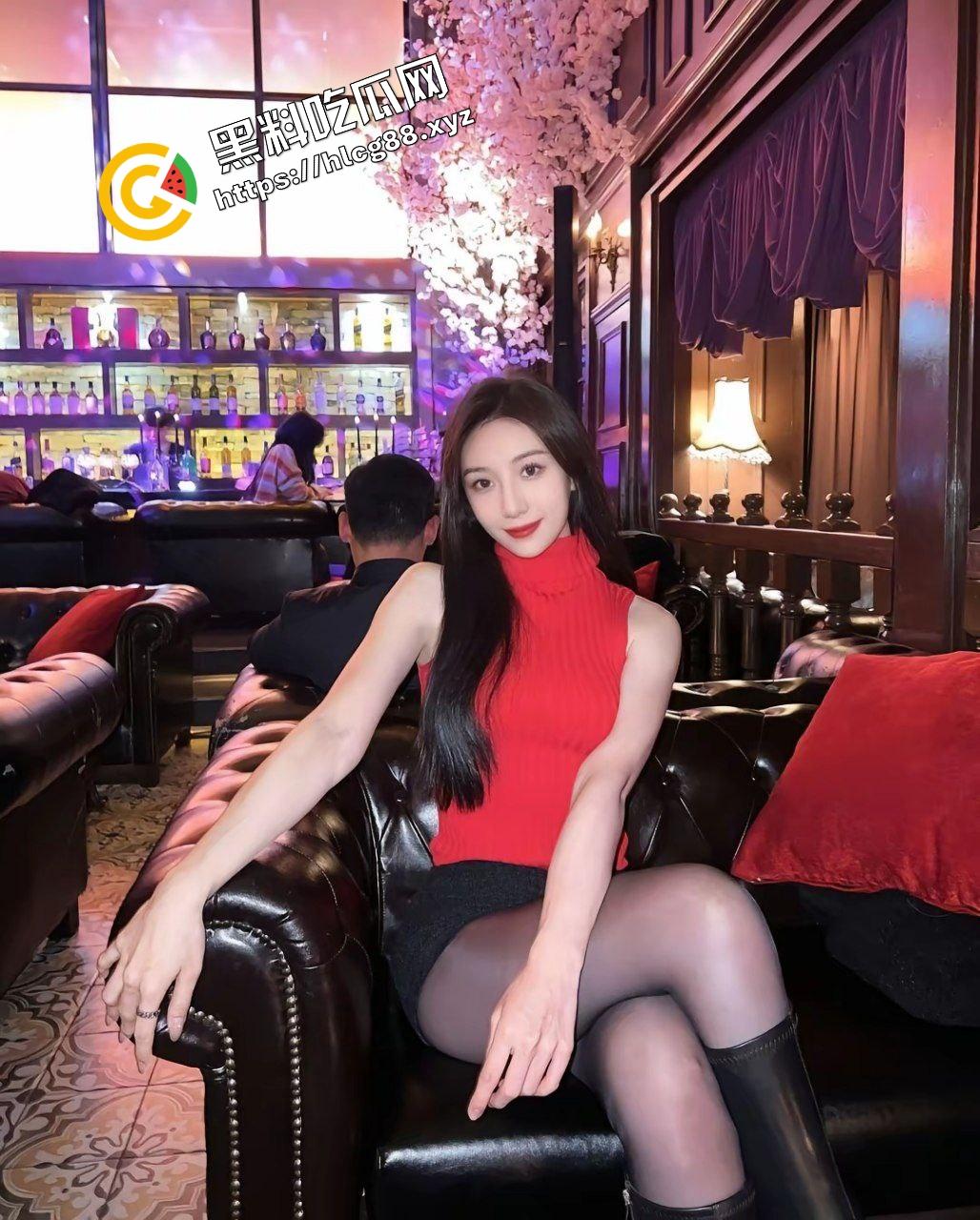 抖音丰满大雷少妇骚鸡【YAO瑶君】会员专属付费露奶私拍流出，又白又大的硕果凶器贼诱惑！-5