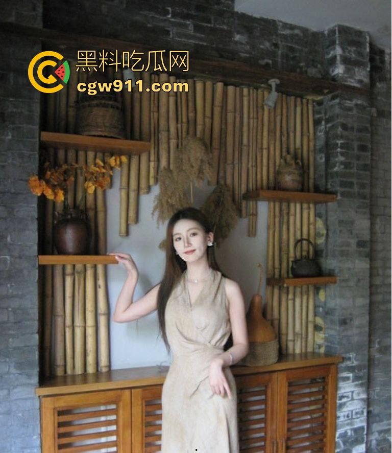 瓜友软件约操东莞刚满18岁小御姐,刚上大学为攒学费下海,极品身材女仆装诱惑,800元两次不带套内射!-9