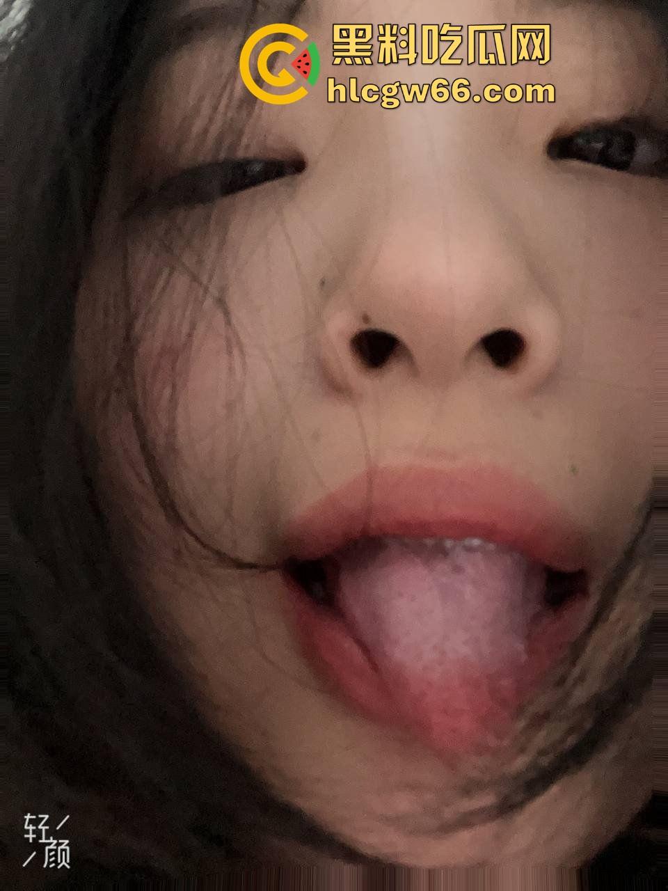 武大学妹『 邵斐』床上骚成狗，颜值一般皮肤很嫩，被无套爆草抓头发猛操爽得跟发情母狗一样！-7