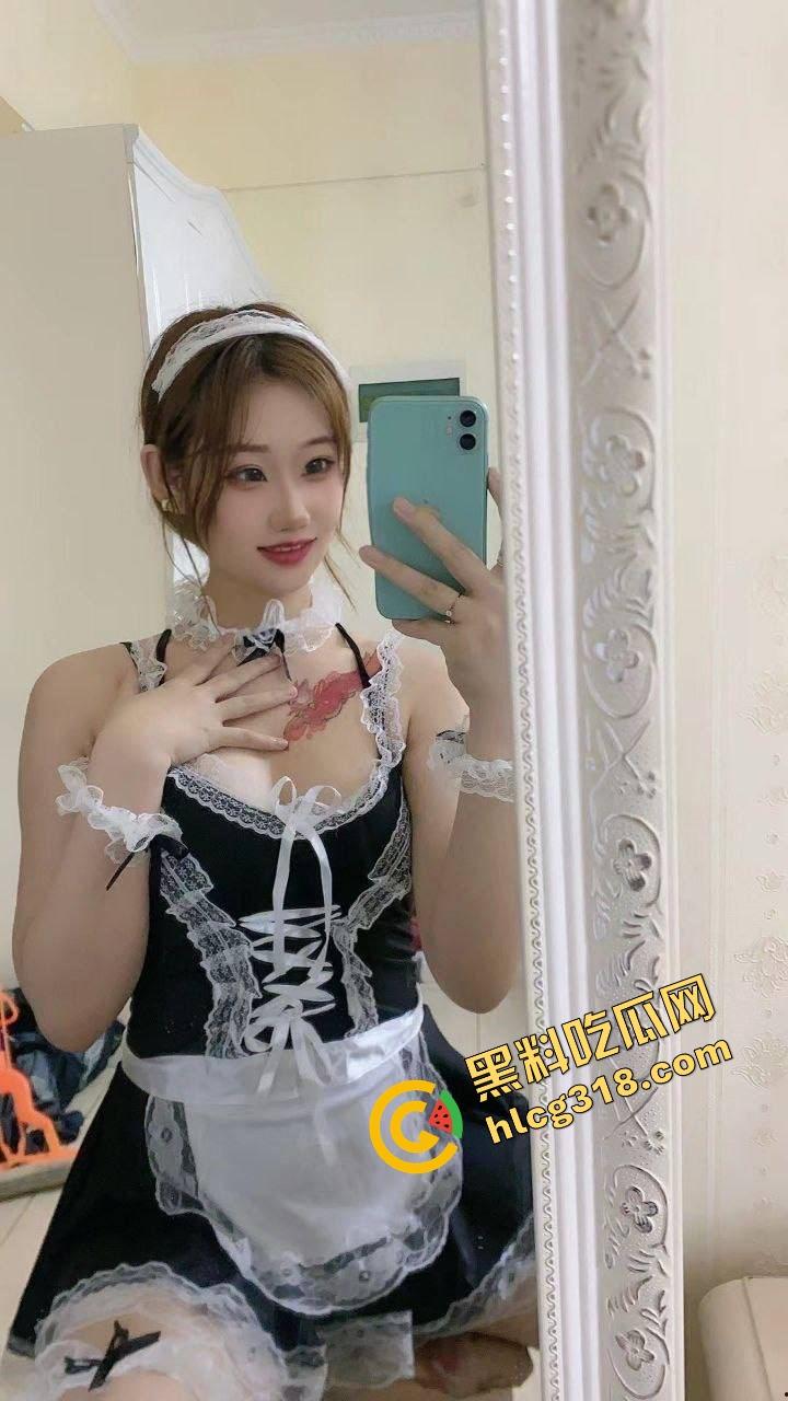 江苏理工大舌钉纹身女大生『宋婧妍』私密调教视频疯传,双手捆绑跪地持皮鞭,后入爆操深喉口交!-1