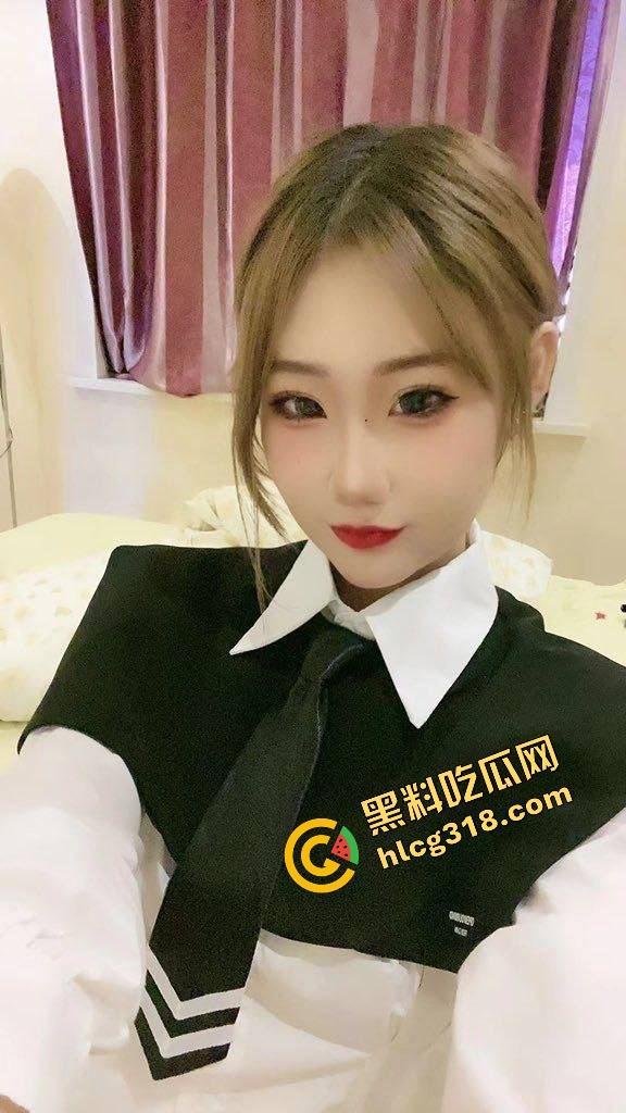 江苏理工大舌钉纹身女大生『宋婧妍』私密调教视频疯传,双手捆绑跪地持皮鞭,后入爆操深喉口交!-4