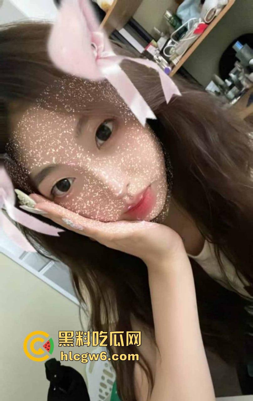 上海舞蹈生【刘静雯】视频泄露,车库男厕所双场狂操,清纯小浪货玩到腿软尿湿地,骚浪得让人头皮发麻!-1